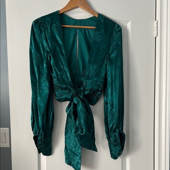 Lovers + Friends Sutton Green Puff Sleeve Tie Front Blouse Size Small NWOT - Picture 2 of 9